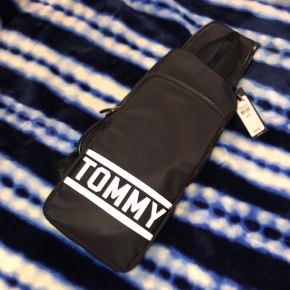 Tommy Hilfiger Other - Tommy Hilfiger crossbody bag